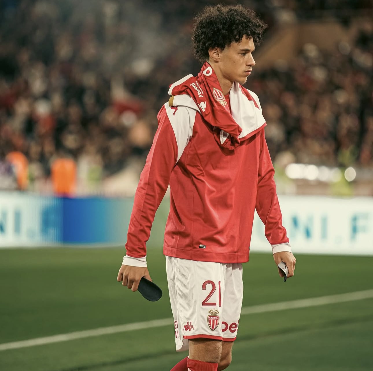 files/Maghness-Akliouche-Proteges-tibias-carbone.jpg