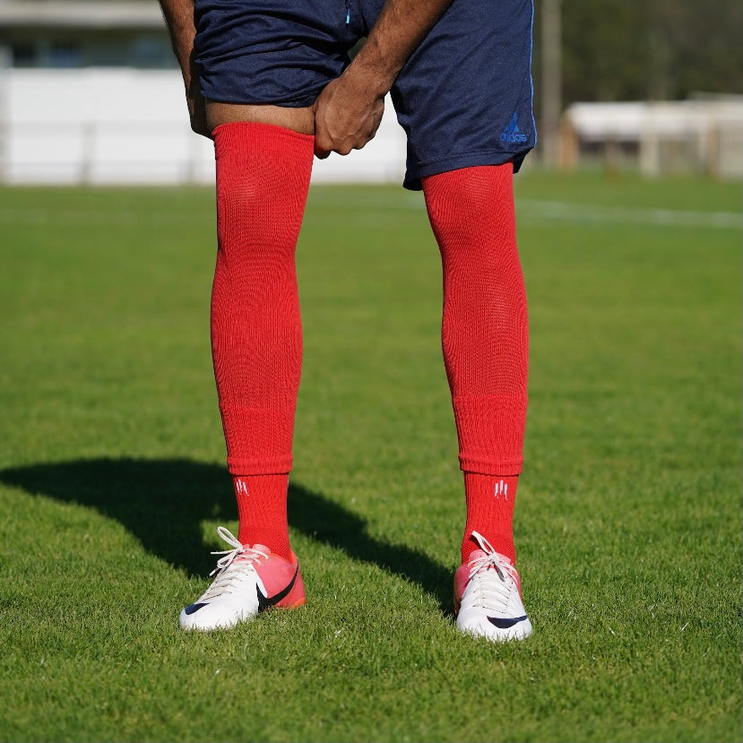 Photos des chaussettes antidérapantes et chaussette coupées GLI TECH, couleur rouge