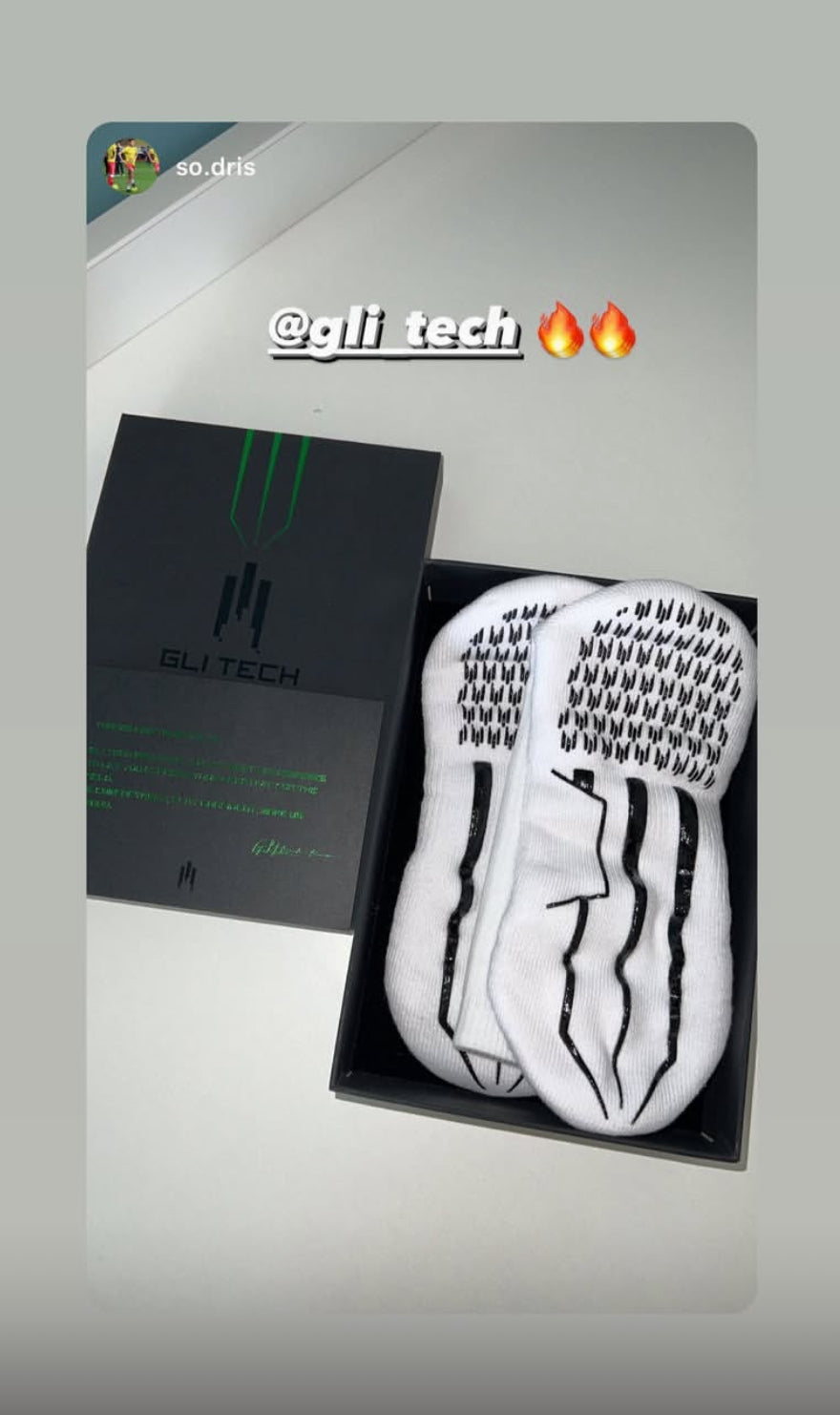 Photo d'un client ayant reçu les chaussettes à grip antidérapant GLI TECH